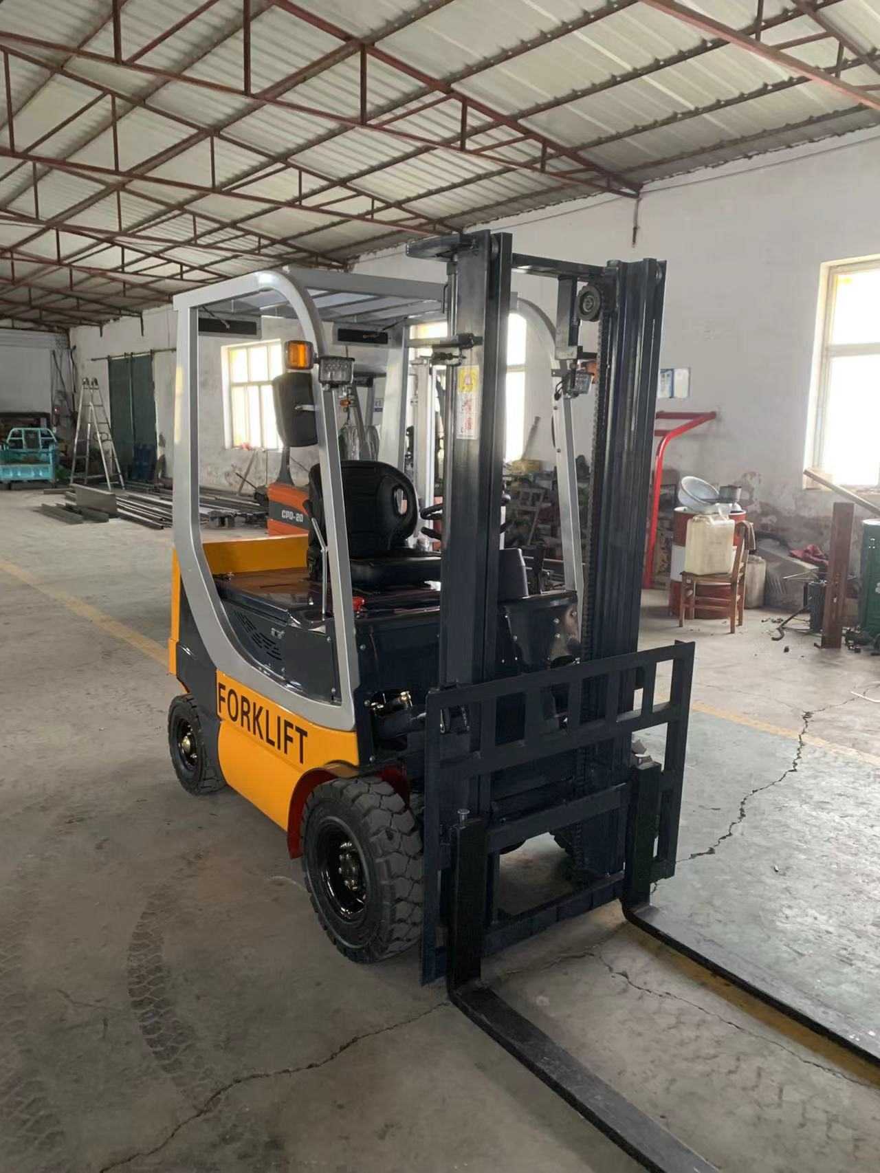 2 ton new energy forklift physical picture，click to see more